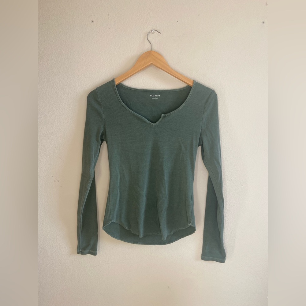 Cute & casual green long sleeve top